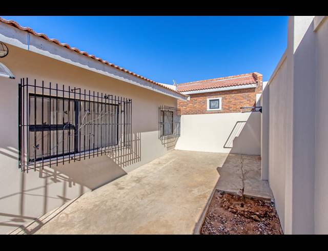 2 BEDROOM FREESTANDING TO LET IN MARLBORO GARDENS